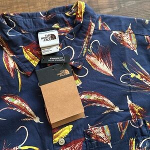 The North Face Short Sleeve Baytrail Fly Fishing Pattern Shirt Mens Size Medium